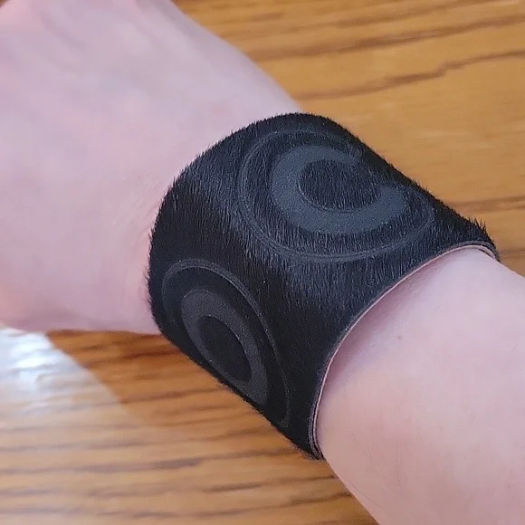 A beautiful Chanel Cuff - Picture 4 of 6